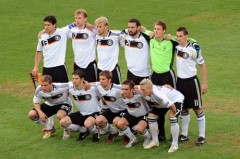 阿隆索教练带领西甲球队连胜，荣膺最佳教练称号