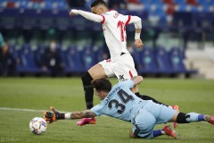 奥德里奥索拉：逆境足球星，国家队荣耀之路